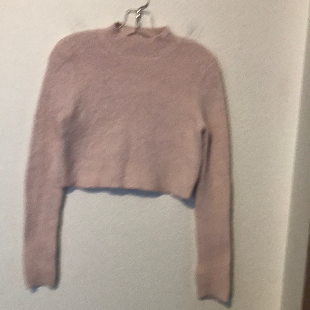 KENDALL & KYLIE CROPPED PINK SWEATER SIZE SMALL GREAT CONDITION!